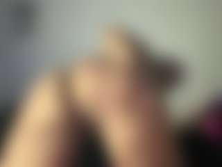 Realwetpussy32's Live Sex Cam Show