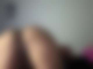 Realwetpussy32's Live Sex Cam Show
