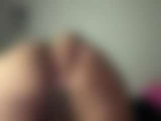 Realwetpussy32's Live Sex Cam Show