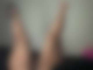 Realwetpussy32's Live Sex Cam Show