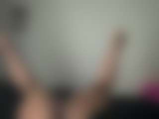 Realwetpussy32's Live Sex Cam Show