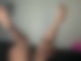 Realwetpussy32's Live Sex Cam Show