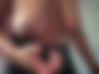 Realwetpussy32's Live Sex Cam Show