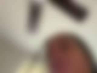 Realwetpussy32's Live Sex Cam Show