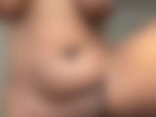 Realwetpussy32's Live Sex Cam Show
