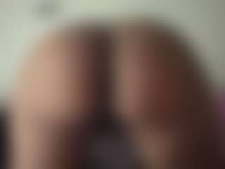 Realwetpussy32's Live Sex Cam Show