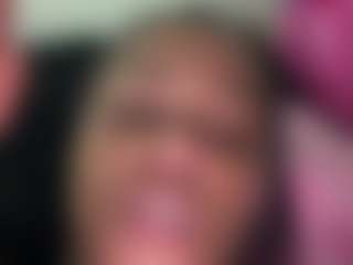 Realwetpussy32's Live Sex Cam Show