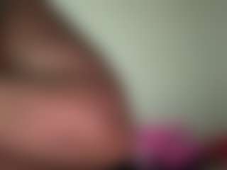 Realwetpussy32's Live Sex Cam Show