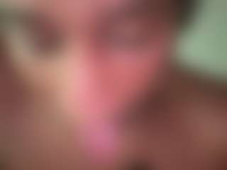 Realwetpussy32's Live Sex Cam Show