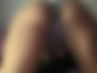 Realwetpussy32's Live Sex Cam Show