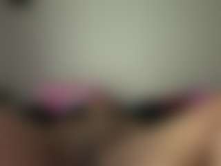 Realwetpussy32's Live Sex Cam Show