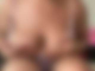 Realwetpussy32's Live Sex Cam Show