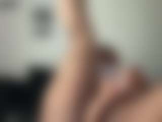 Realwetpussy32's Live Sex Cam Show
