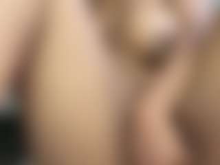 Realwetpussy32's Live Sex Cam Show