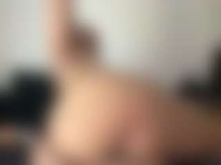 Realwetpussy32's Live Sex Cam Show