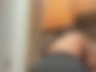 Realwetpussy32's Live Sex Cam Show