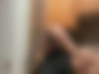 Realwetpussy32's Live Sex Cam Show