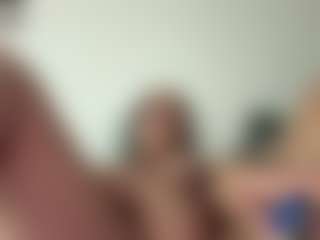 Realwetpussy32's Live Sex Cam Show