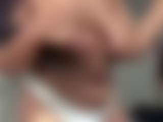Live cam show with Realwetpussy32 - Spank MILF on Sweet Sext