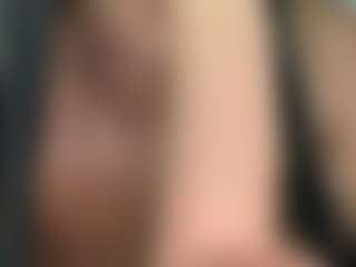 Realwetpussy32's Live Sex Cam Show