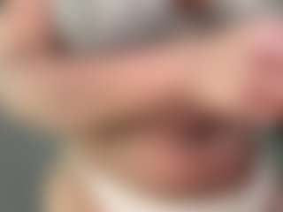 Realwetpussy32 MILF webcam performer live streaming