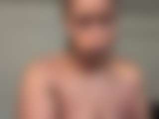 Realwetpussy32's Live Sex Cam Show