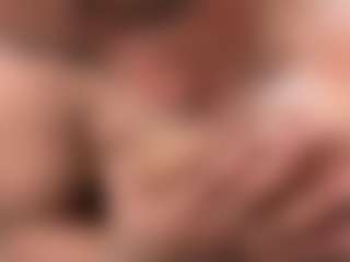 Realwetpussy32's Live Sex Cam Show