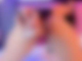 Live cam show with AlannaGil - Normal on CamClone