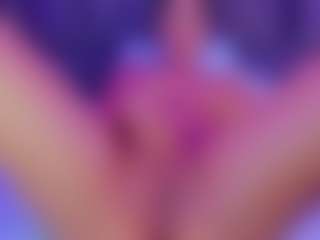 AlannaGil's Live Sex Cam Show