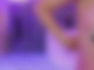 AlannaGil's Live Sex Cam Show