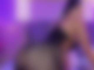 AlannaGil's Live Sex Cam Show
