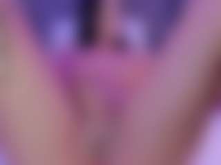 AlannaGil's Live Sex Cam Show