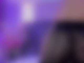 AlannaGil's Live Sex Cam Show