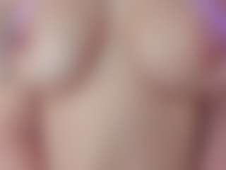 AlannaGil's Live Sex Cam Show
