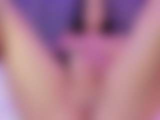 AlannaGil's Live Sex Cam Show