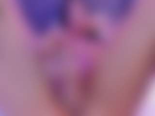 AlannaGil's Live Sex Cam Show
