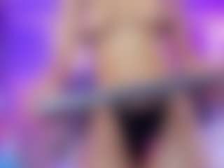 AlannaGil's Live Sex Cam Show