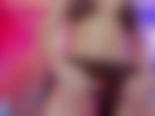 AlannaGil's Live Sex Cam Show