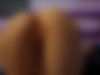 Live cam show with SexyCelline - Average on Dare Cams