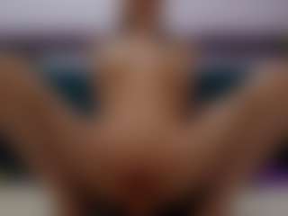 Live cam show with SexyCelline - Fingering on madthumbs