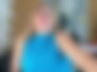 Danna38topless MILF webcam performer live streaming