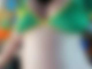 Danna38topless MILF webcam performer live streaming