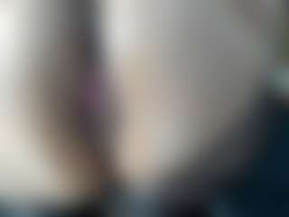 Danna38topless MILF webcam performer live streaming