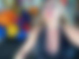 Danna38topless MILF webcam performer live streaming
