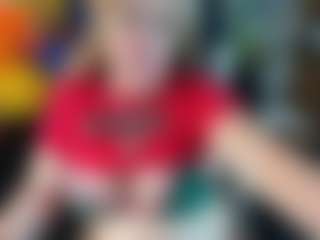 Danna38topless MILF webcam performer live streaming