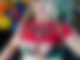 Danna38topless MILF webcam performer live streaming