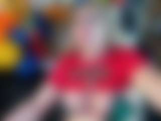 Danna38topless MILF webcam performer live streaming