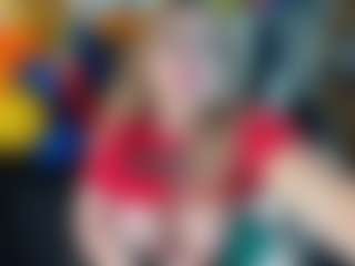 Danna38topless MILF webcam performer live streaming