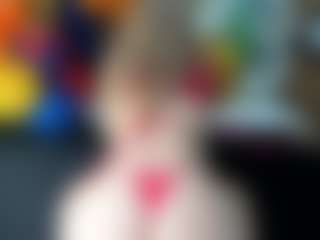 Danna38topless MILF webcam performer live streaming