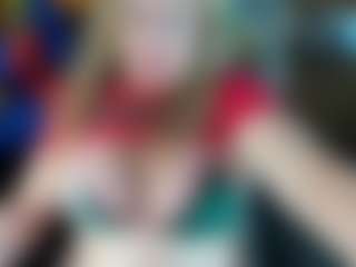 Danna38topless MILF webcam performer live streaming